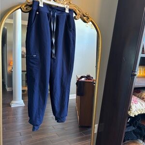 Fig’s women’s navy blue jogger scrub pants size small